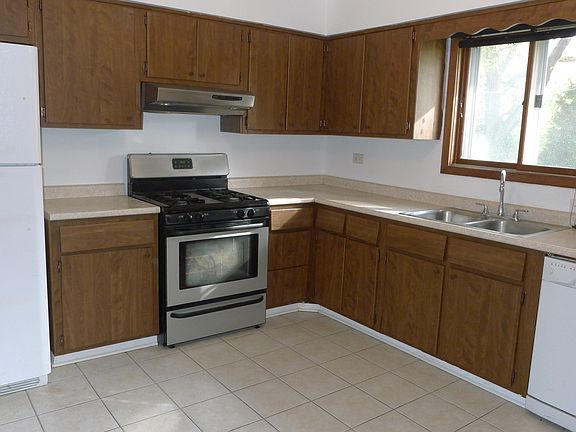 5th image of 939 E Holly Way