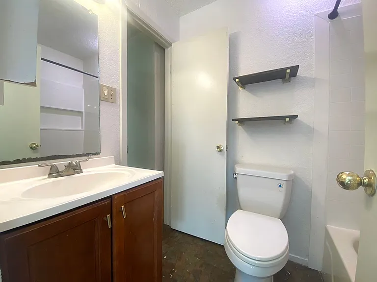 4910 Avenue H — Photo 18