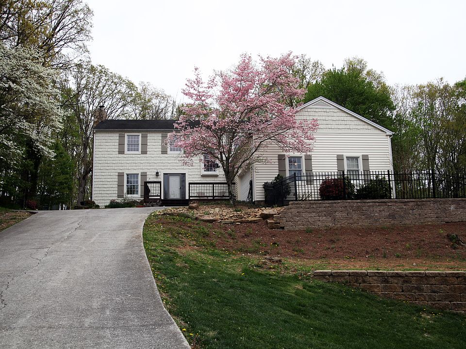1st image of Seven Oaks Dr
