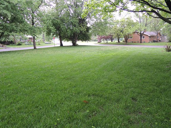 3rd image of 703 Killarney Dr