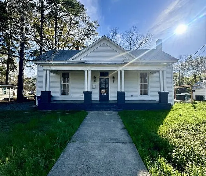 405 W Dr Martin Luther King Jr Way — Photo 1