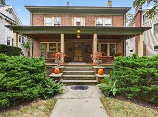 1077 Erie Cliff Dr, Lakewood, OH 44107