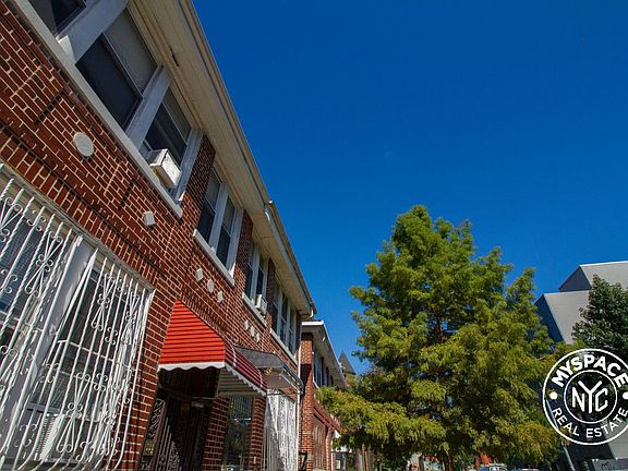 4th image of 911 Willoughby Ave #2R