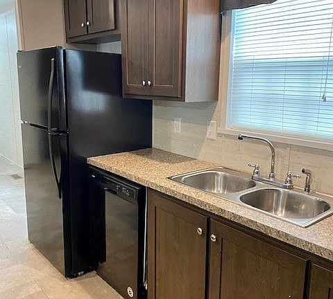 3rd image of 516 Courtland Ln #594