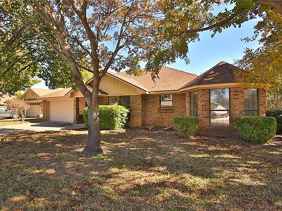 3rd image of 4825 Jennifer Ln