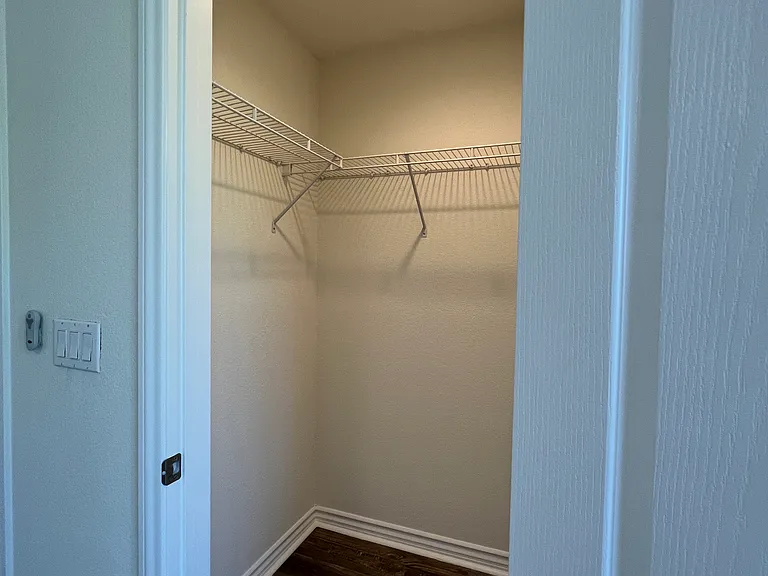 Bedroom 4 walk-in closet
