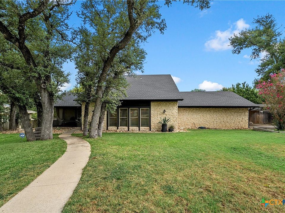 1st image of 3064 Summit Dr