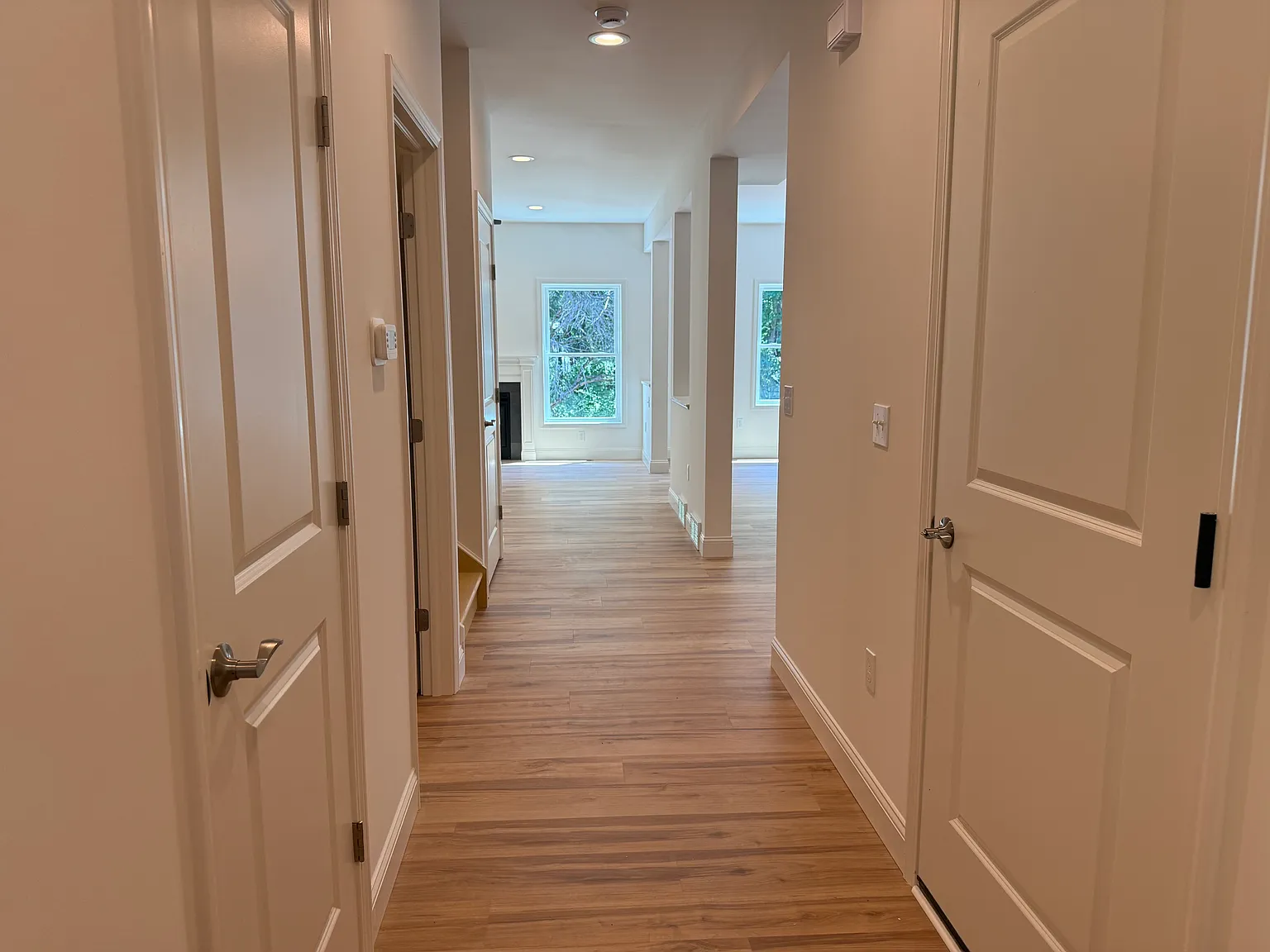 3 bed, 2.5 bath, 1900 sqft, $2,950 — Photo 2