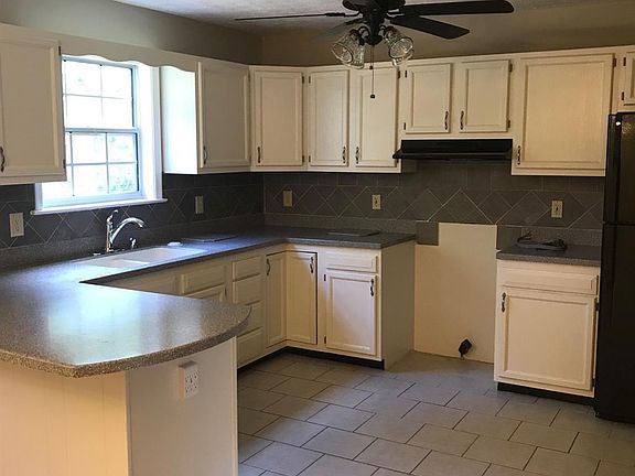 4th image of 302 Goose Meadow Dr