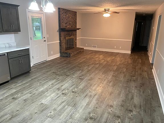 3rd image of 1606 Valleywood Way