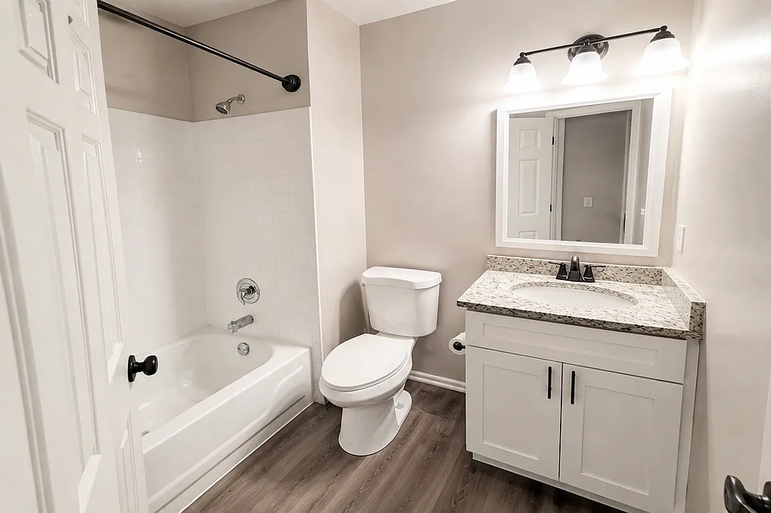 2 bed, 1.5 bath, 1000 sqft, $2,500 — Photo 2