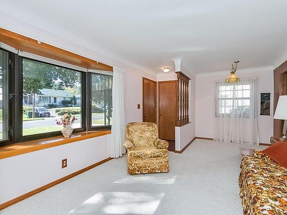 4th image of 1825 39th Ave NE