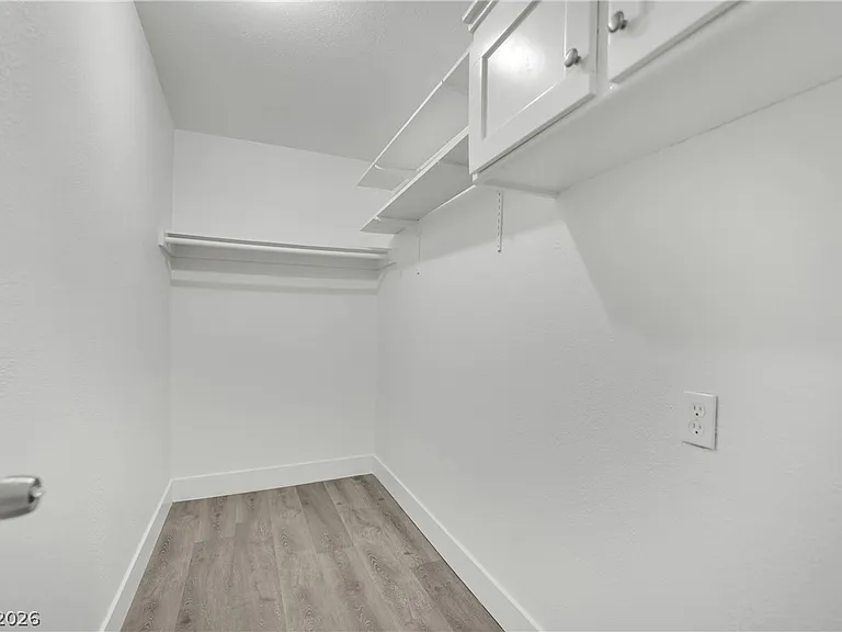 1050 Hassett Ave — Photo 15