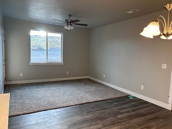 5th image of 1023 N Sawtooth Way #102