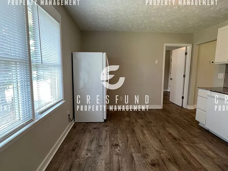 2nd Floor Spacious & Updated 1 Bed, 1 Bath Apartment — Photo 9