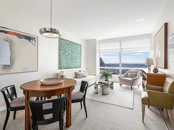 4th image of 138 Willoughby St #38J