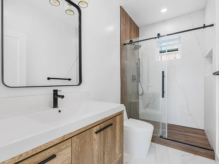 1217 Hester Ave — Photo 2