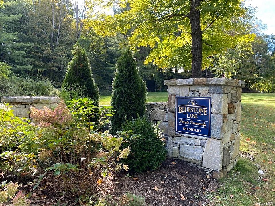 1st image of 4 Bluestone Ln
