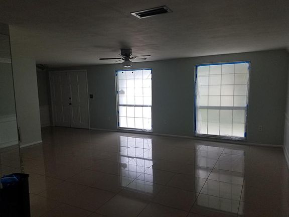4th image of 3533 Overland Dr