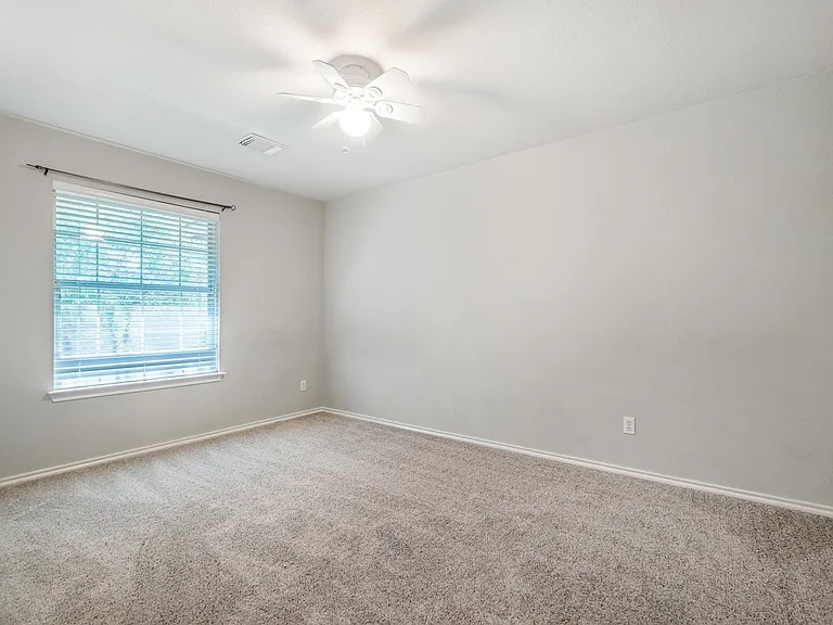4229 Kingsburg Dr — Photo 30