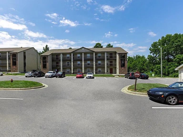 Parkway Station Apartment Homes — Photo 25