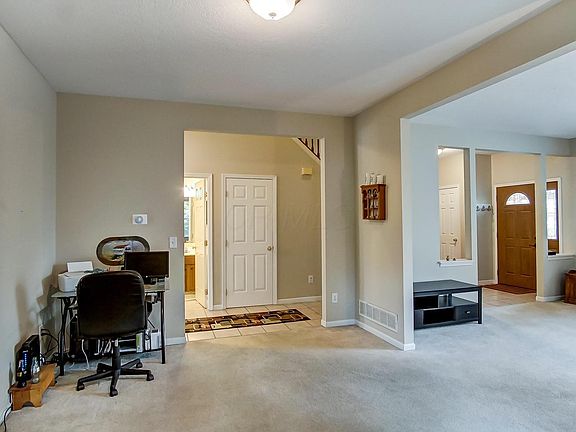 5th image of 15 Burreed Ct