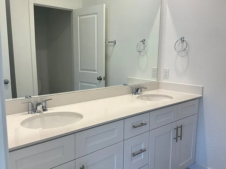 7621 Dakota Dr — Photo 9