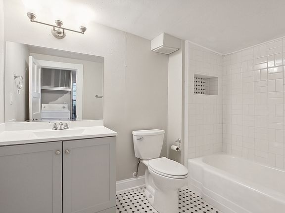 3rd image of 1532 Painters St