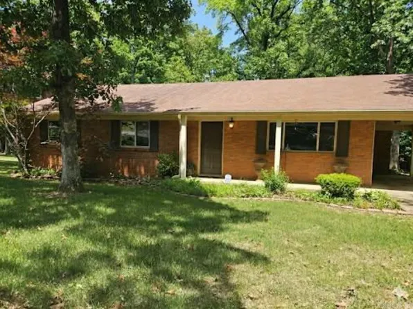 1611 Grove Hill Rd, N Little Rock, AR 72116