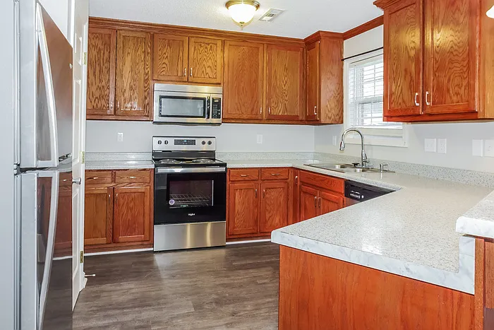 3 bed, 2.0 bath, 1555 sqft, $1,575 — Photo 4