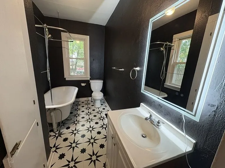 325 Para Ave — Photo 13