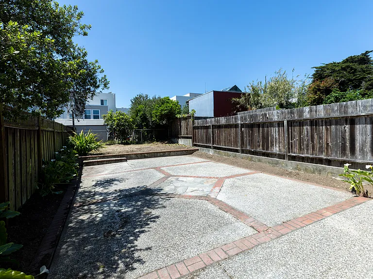 877 44th Ave — Photo 61