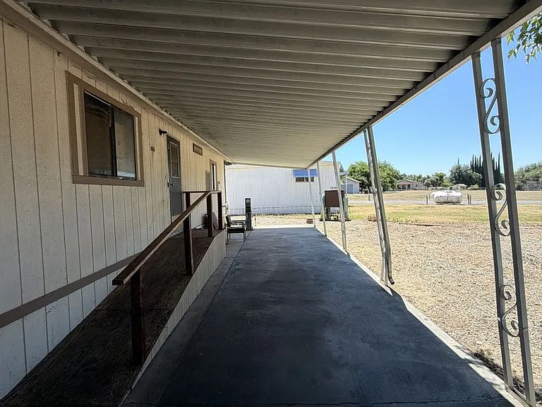 8255 Highway 99 E — Photo 10