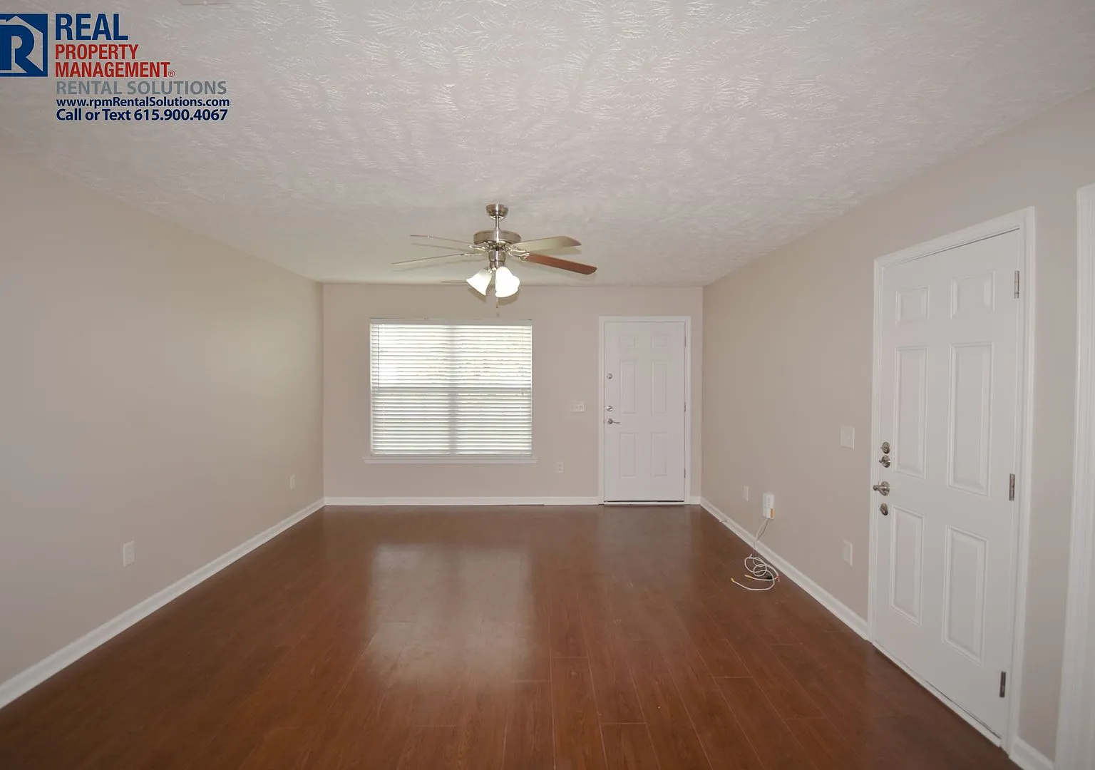 Adorable 3bd 2ba home with attached garage and fenced in back yard! — Photo 4