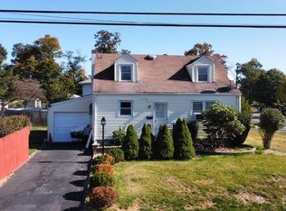 836 W 2nd St, Middlesex, NJ 08846