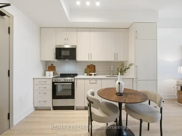 2075 King Rd #435, King, ON L7B 0R6