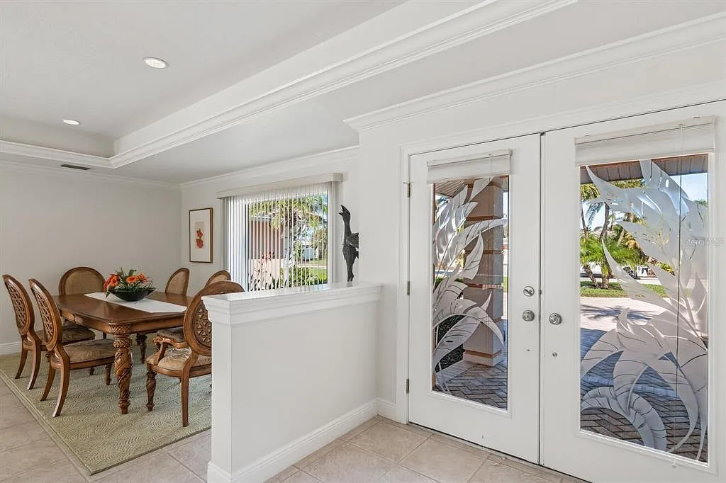 3 bed, 3.5 bath, 2203 sqft, $8,500 — Photo 3