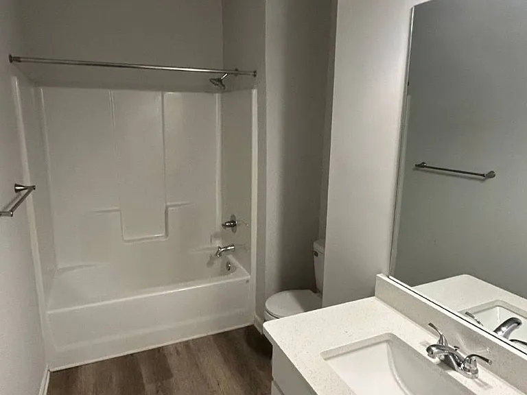 219 Oakwood Dr NW — Photo 2