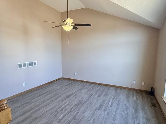 2nd image of 2213 Larkspur St