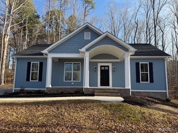 228 Beachcliff Rd, Blackstone, VA 23824