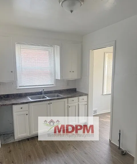 12210 Longview St — Photo 4