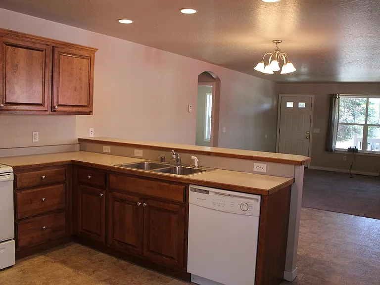 305 W South Ave — Photo 7