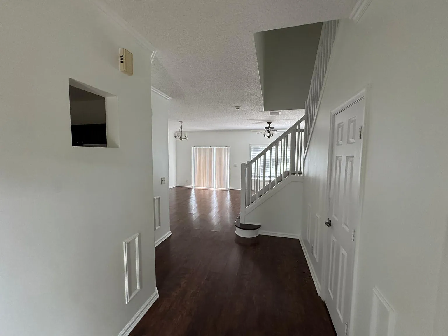 3 bed, 2.5 bath, 1449 sqft, $3,100 — Photo 2