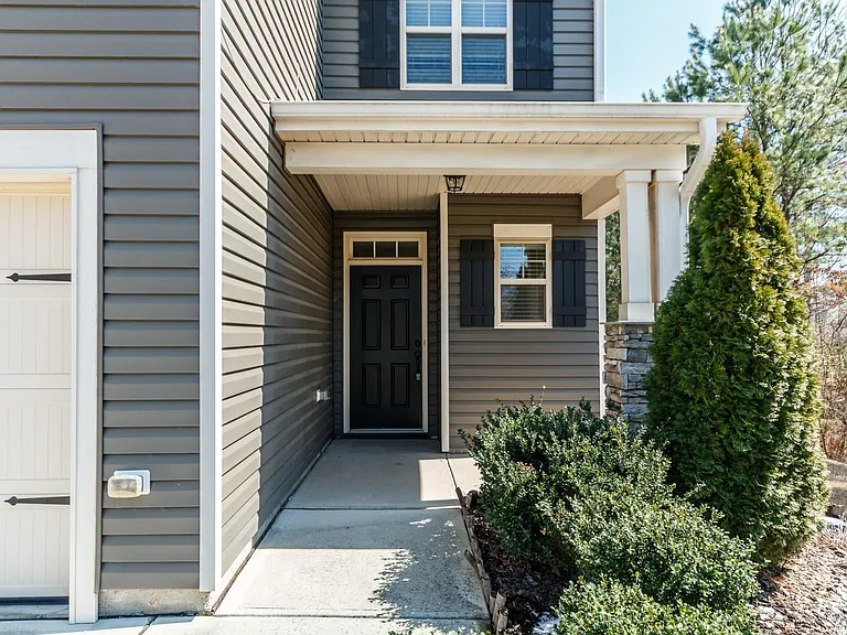 205 Roundhouse Ln — Photo 3