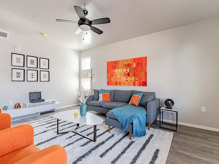 Bellevue Apartments — Photo 8