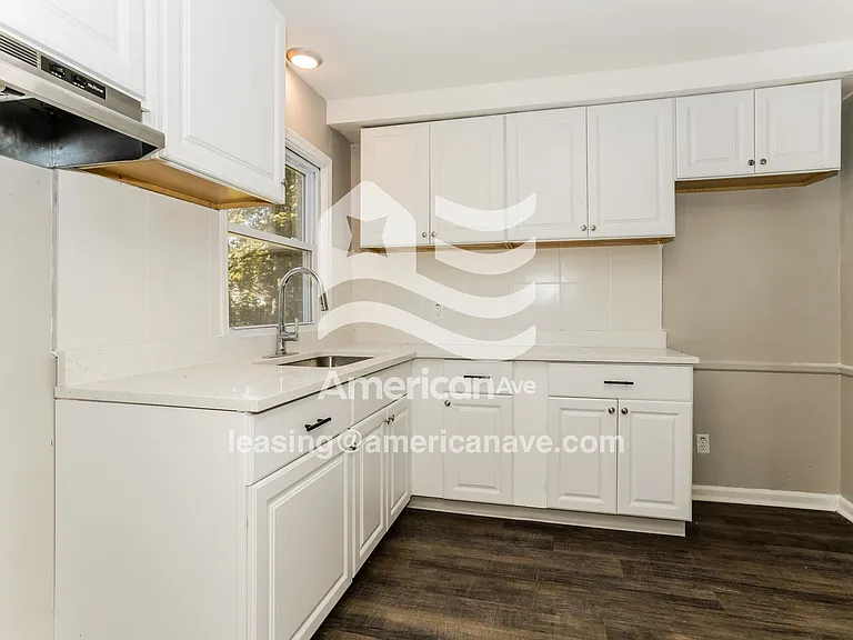 1558840_007_kitchen_14054156.jpg