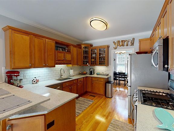 5th image of 8030 Lowell Valley Dr