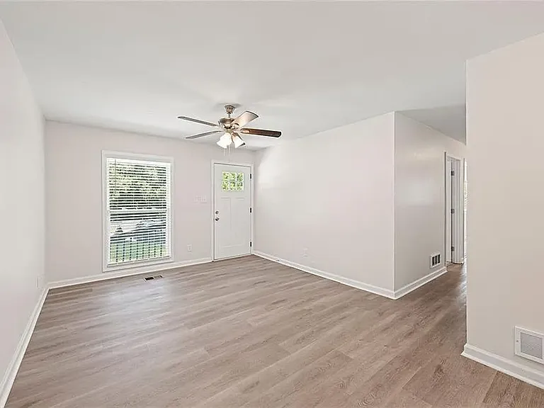 3594 Fairlane Dr NW — Photo 13