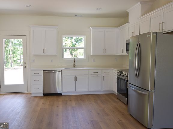5th image of 1070 Moreland Dr