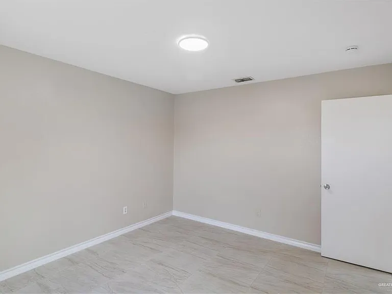 3812 Camellia Ave — Photo 12